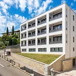Belinda Apartments With Balcony